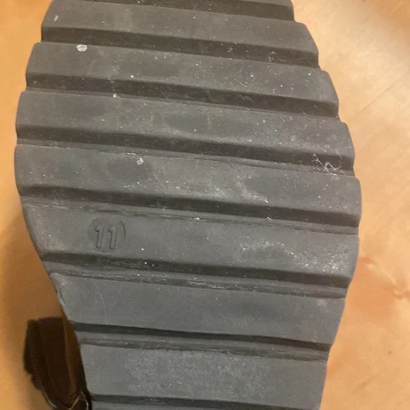 Beston black wedges; Size 11 - Picture 6 of 6